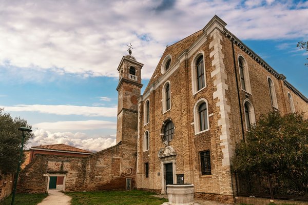 Quelle location à Venise offre une expérience authentique avec un artisan verrier de Murano?